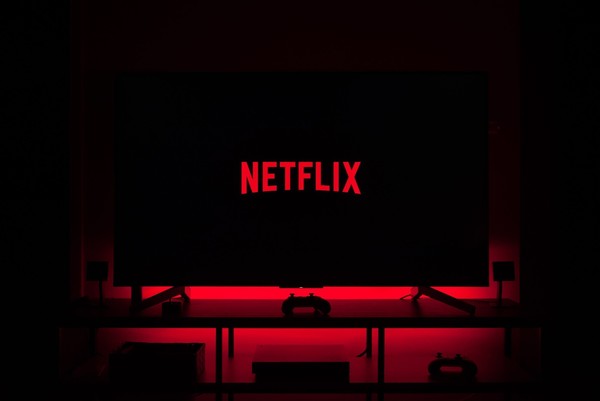 Netflix重开iOS用户直接订阅支付通道 苹果网飞关系似有缓和